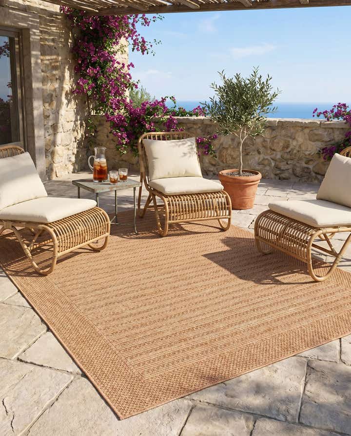 5' 3 x 8' Easy-Clean Border Indoor / Outdoor Rug