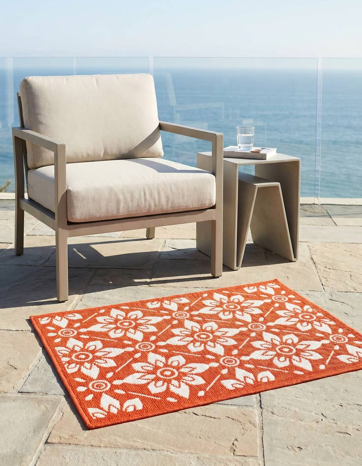 Detail image of 2' x 3' Easy-Clean Lattice Indoor / Outdoor Rug