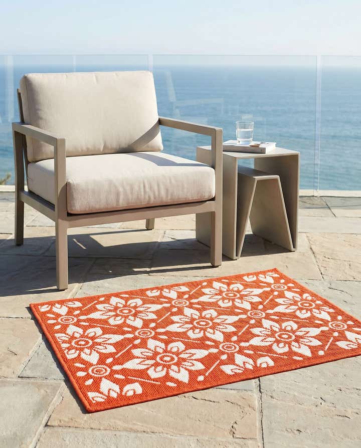 2' x 3' Easy-Clean Lattice Indoor / Outdoor Rug