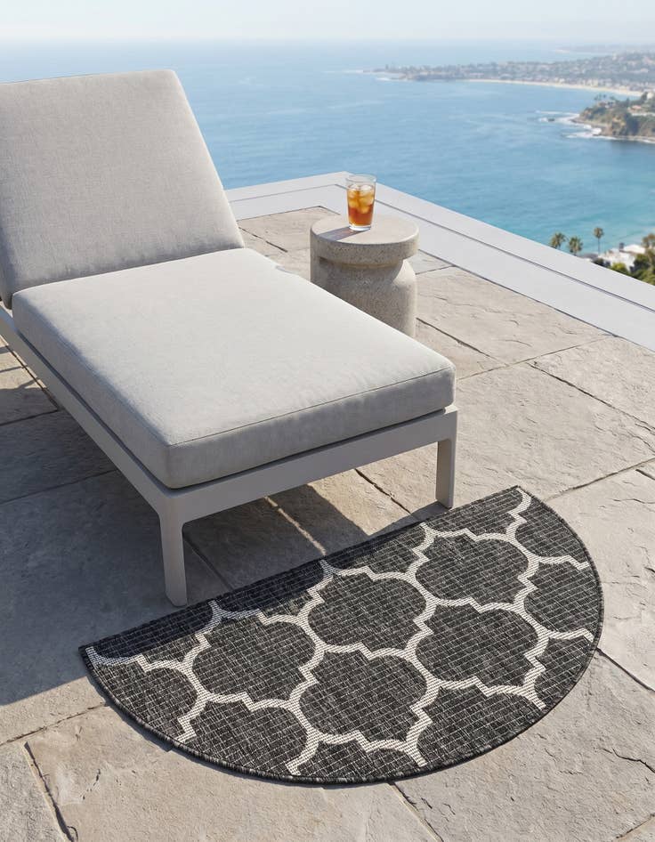 Detail image of 2' 2 x 3' 7 Easy-Clean Lattice Indoor / Outdoor Hearth Rug