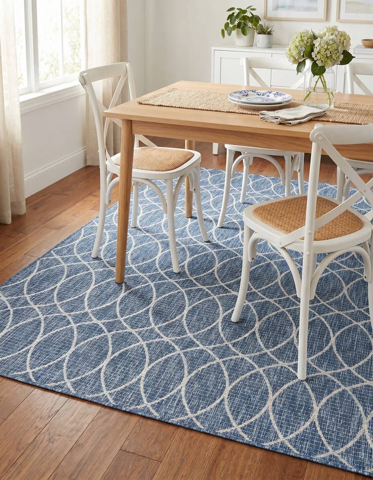Detail image of 5' 3 x 8' Easy-Clean Lattice Indoor / Outdoor Rug