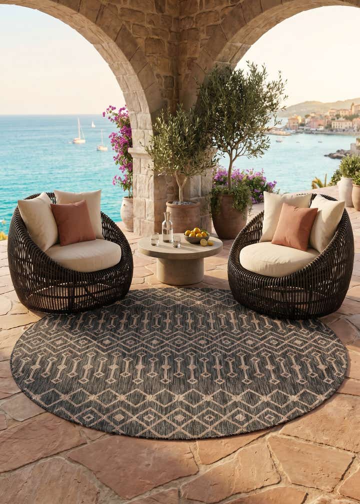 7' 10 x 7' 10 Easy-Clean Lattice Indoor / Outdoor Round Rug