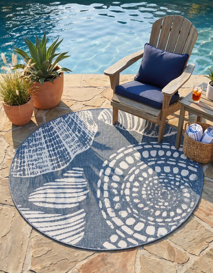 Detail image of 4' x 4' Easy-Clean Coastal Indoor / Outdoor Round Rug