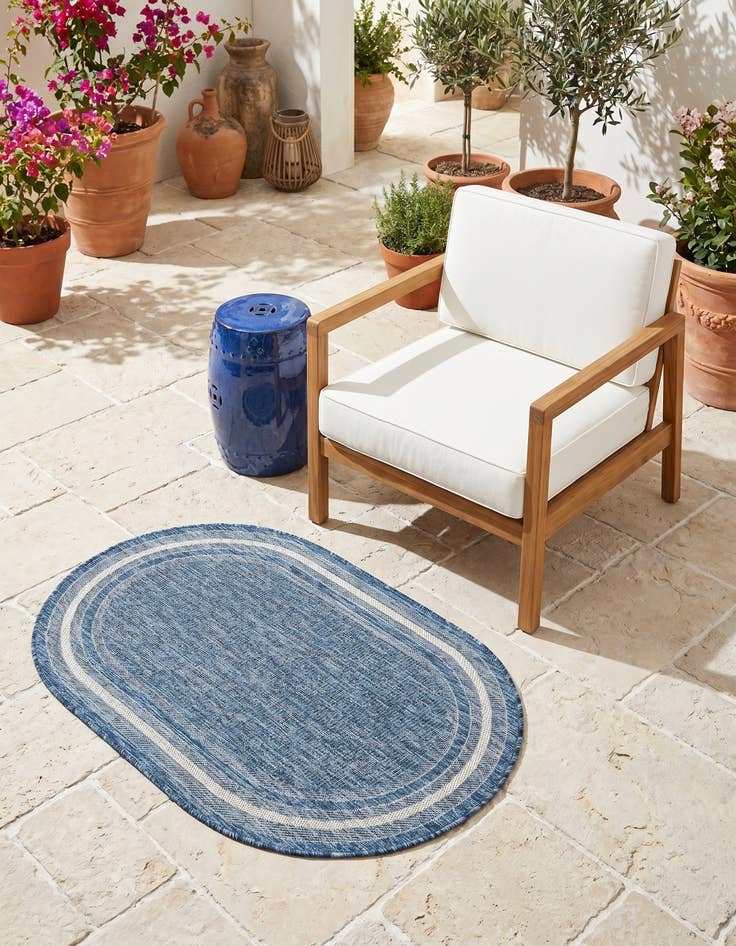 Detail image of 3' x 5' 3 Easy-Clean Border Indoor / Outdoor Oval Rug