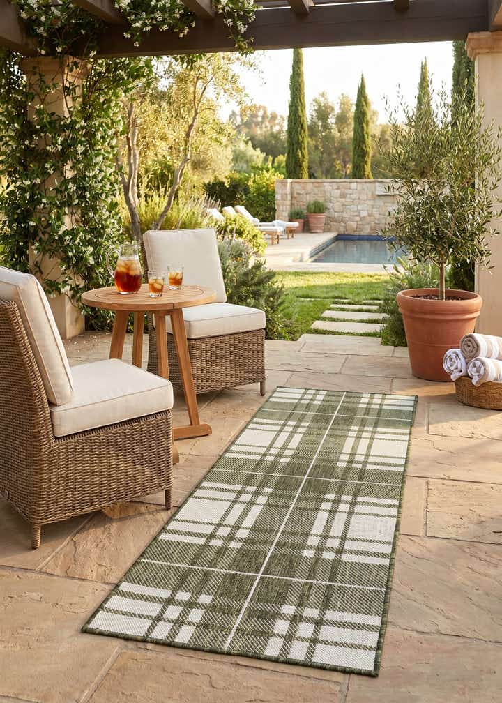 2' x 5' 3 Easy-Clean Checkered Indoor / Outdoor Runner Rug