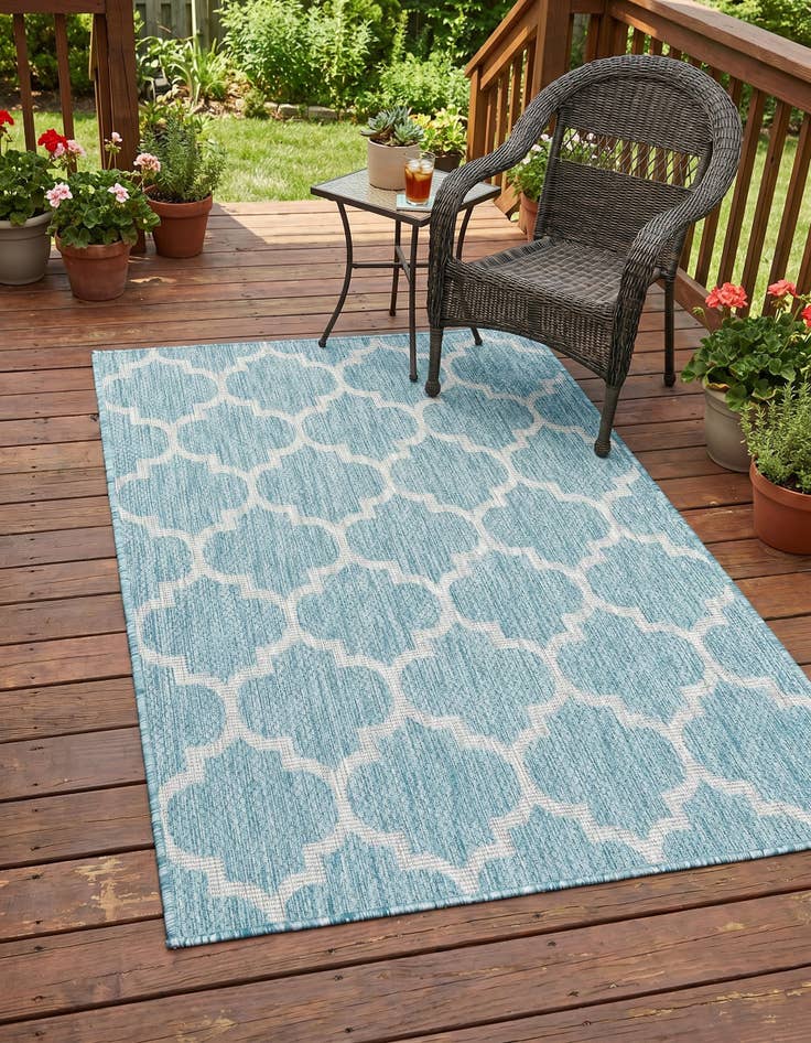 Detail image of 3' x 5' 3 Easy-Clean Lattice Indoor / Outdoor Rug
