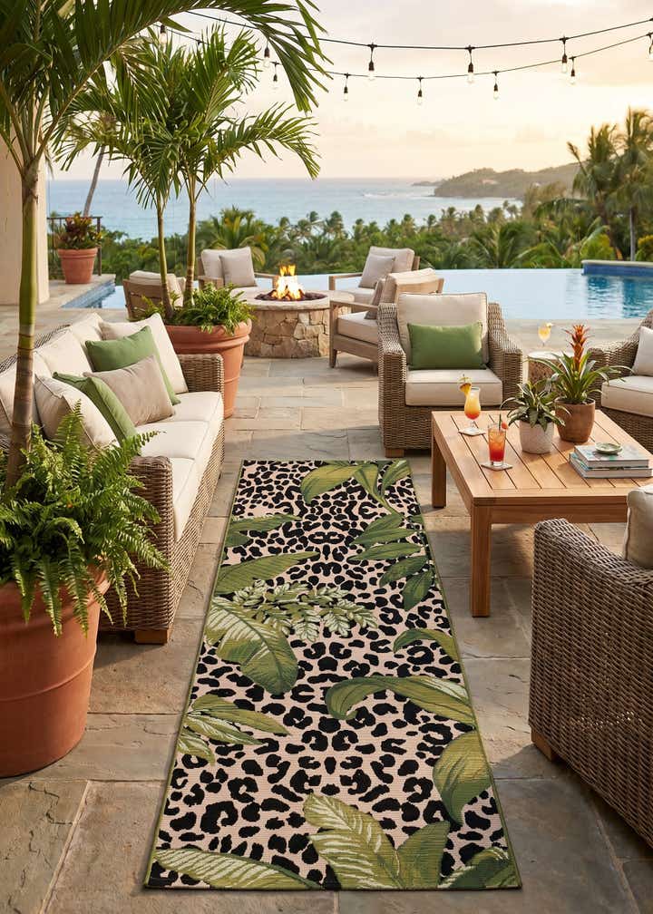 2' x 6' Easy-Clean Botanical Indoor / Outdoor Runner Rug