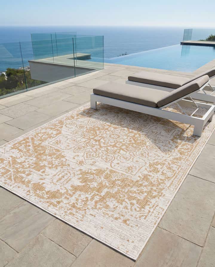 5' 3 x 8' Easy-Clean Jill Zarin Dubai Indoor / Outdoor Rug