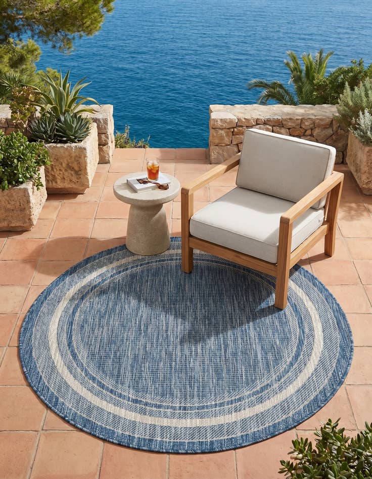 Detail image of 4' x 4' Easy-Clean Border Indoor / Outdoor Round Rug