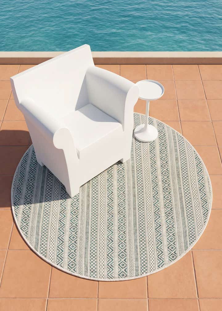4' x 4' Easy-Clean Striped Indoor / Outdoor Round Rug