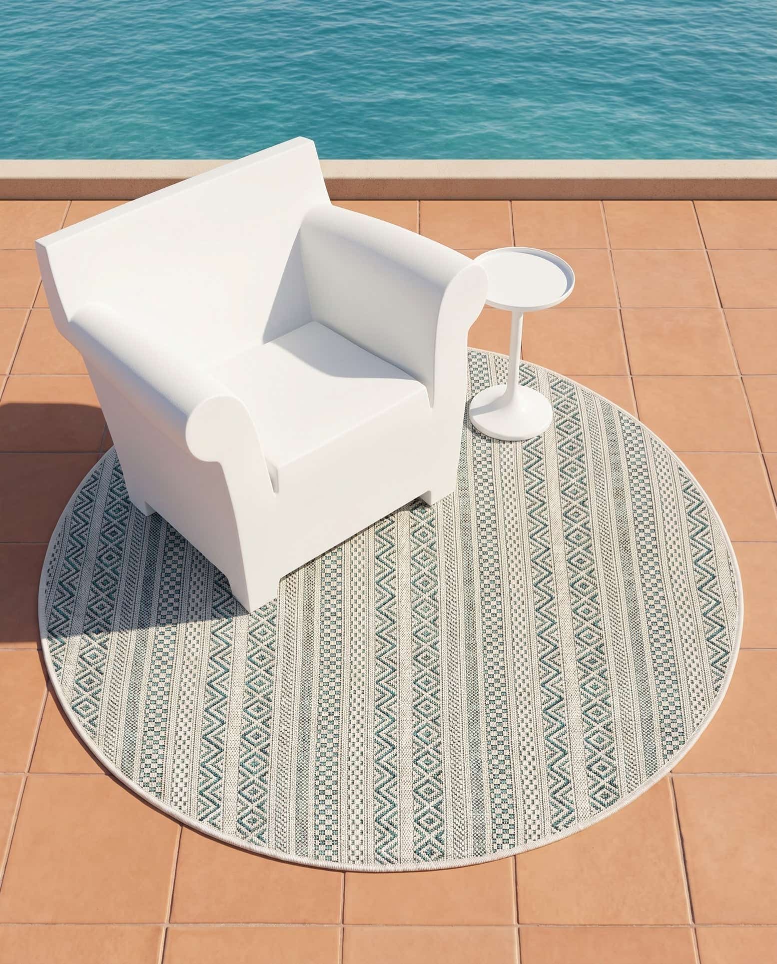4' x 4' Easy-Clean Striped Indoor / Outdoor Round Rug
