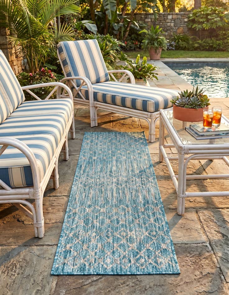 Detail image of 2' x 6' Easy-Clean Lattice Indoor / Outdoor Runner Rug