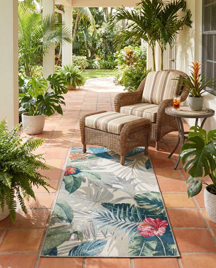 2' 7 x 5' 3 Easy-Clean Botanical Indoor / Outdoor Runner Rug