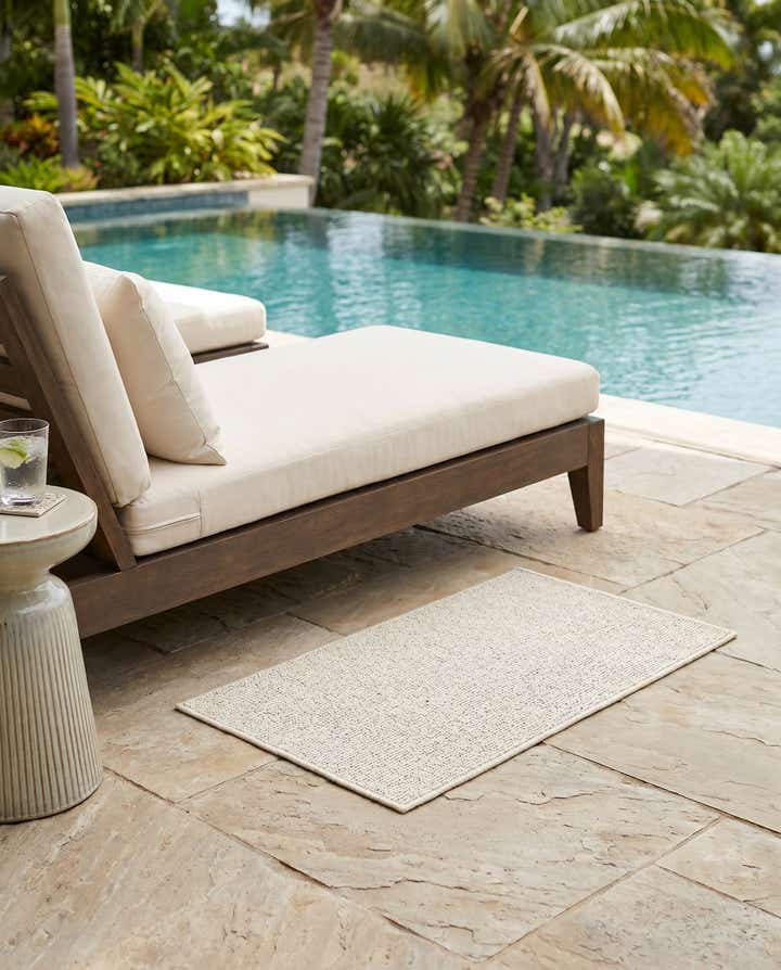 2' x 3' 1 Easy-Clean Solid Indoor / Outdoor Rug