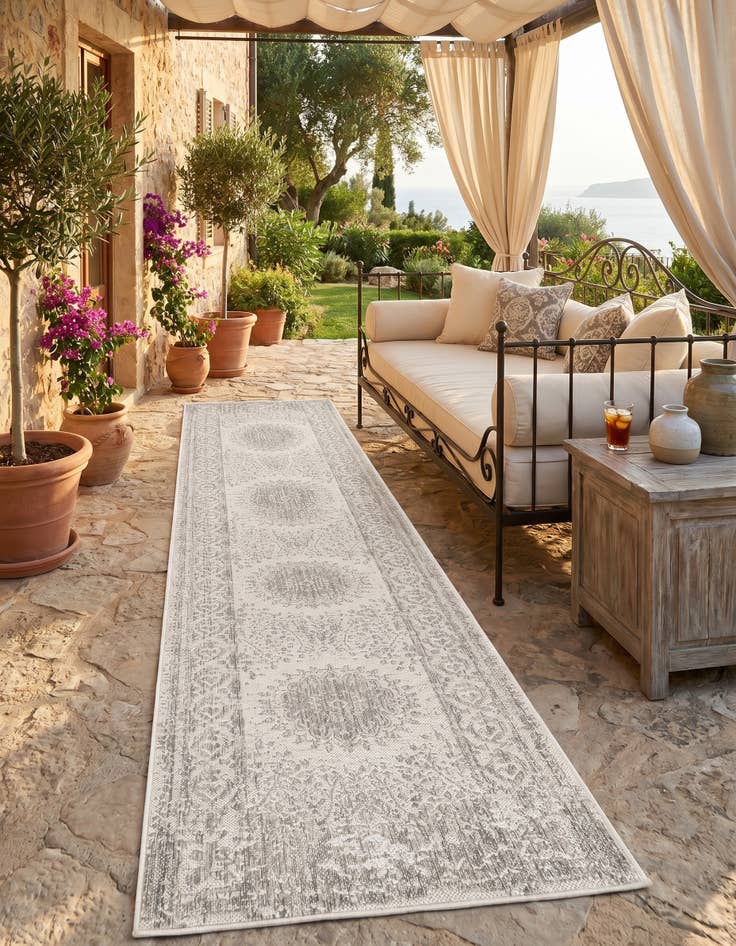 Detail image of 2' 7 x 12' Easy-Clean Traditional Indoor / Outdoor Runner Rug