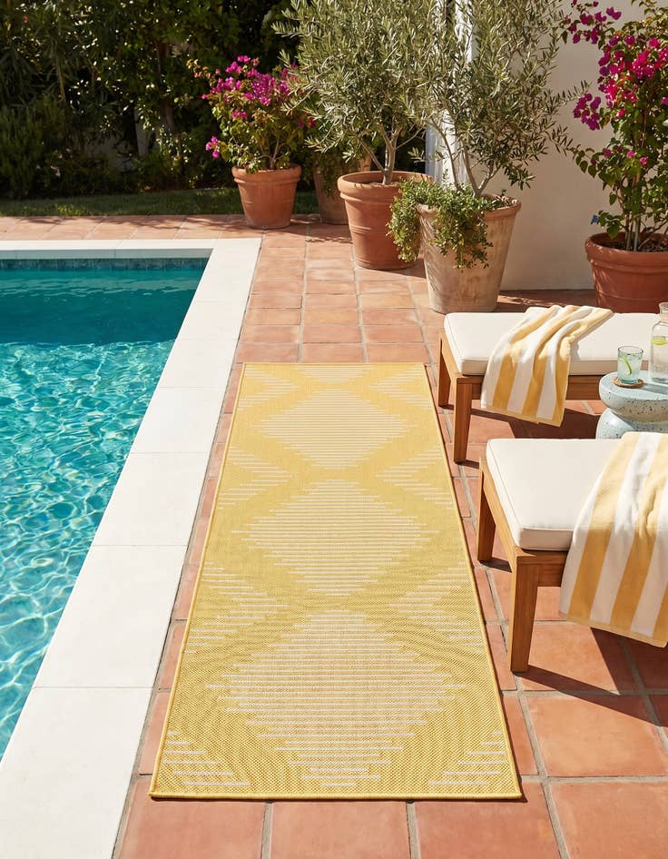Detail image of 2' x 6' Easy-Clean Modern Indoor / Outdoor Runner Rug