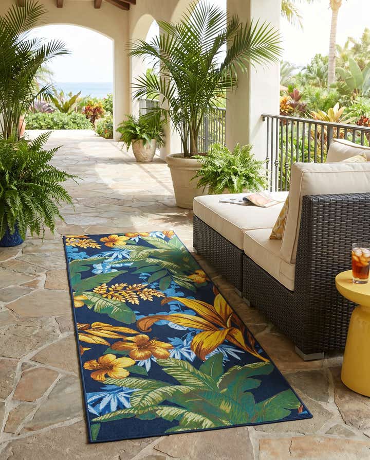 2' 7 x 7' Easy-Clean Botanical Indoor / Outdoor Runner Rug