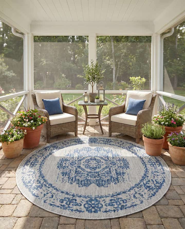 5' 3 x 5' 3 Easy-Clean Traditional Indoor / Outdoor Round Rug