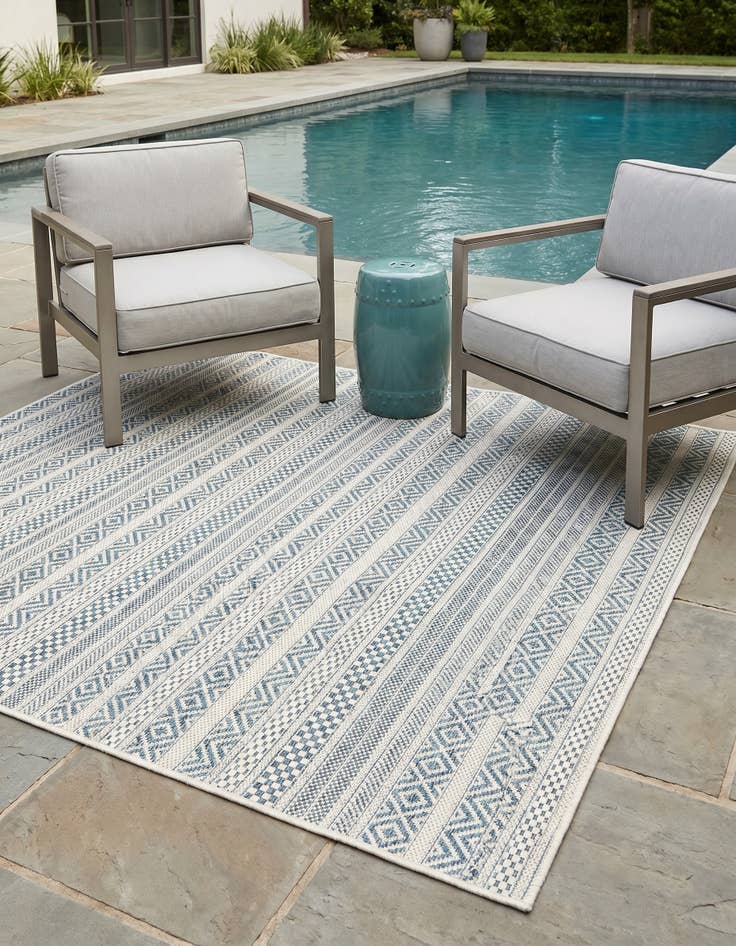 Detail image of 4' x 6' Easy-Clean Striped Indoor / Outdoor Rug