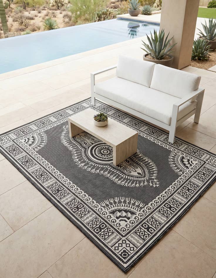 Detail image of 5' 3 x 7' Easy-Clean Traditional Indoor / Outdoor Rug