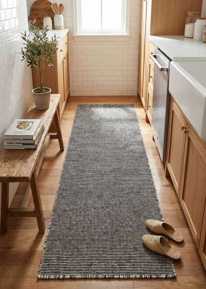 2' 7 x 8' Easy-Clean Jill Zarin Palm Springs Indoor / Outdoor Runner Rug
