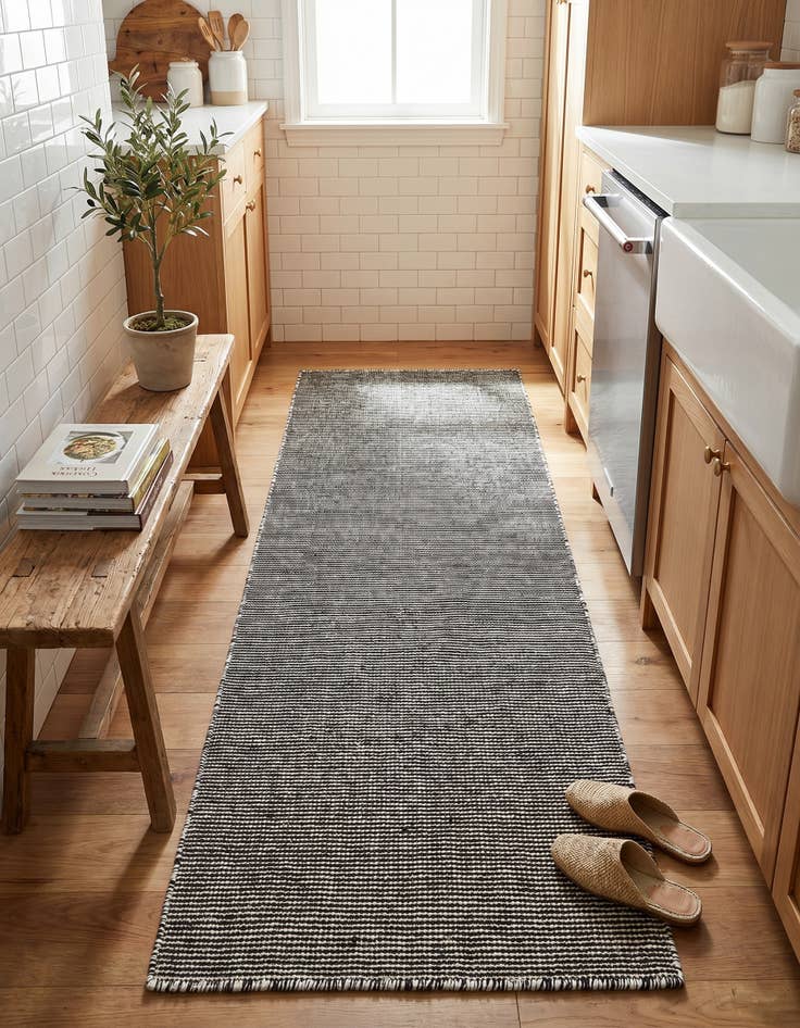 Detail image of 2' 7 x 8' Easy-Clean Jill Zarin Palm Springs Indoor / Outdoor Runner Rug