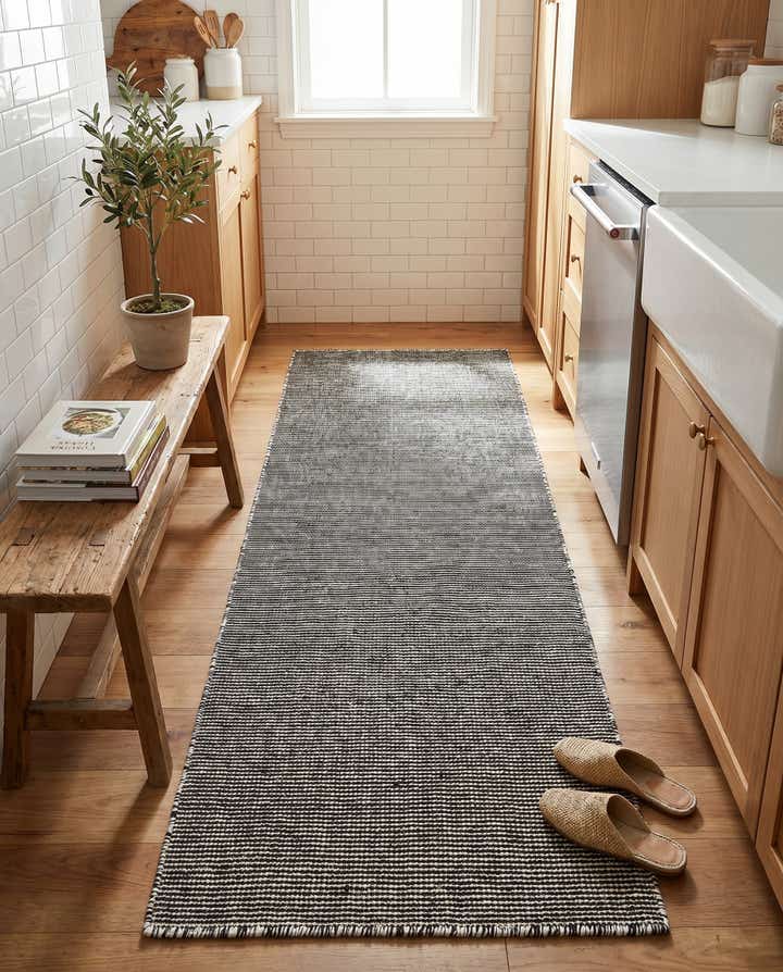 2' 7 x 8' Easy-Clean Jill Zarin Palm Springs Indoor / Outdoor Runner Rug