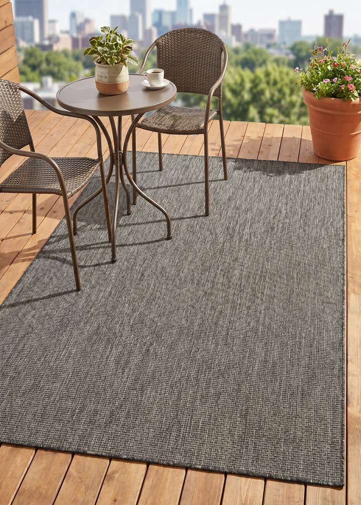 5' 3 x 8' Easy-Clean Solid Indoor / Outdoor Rug