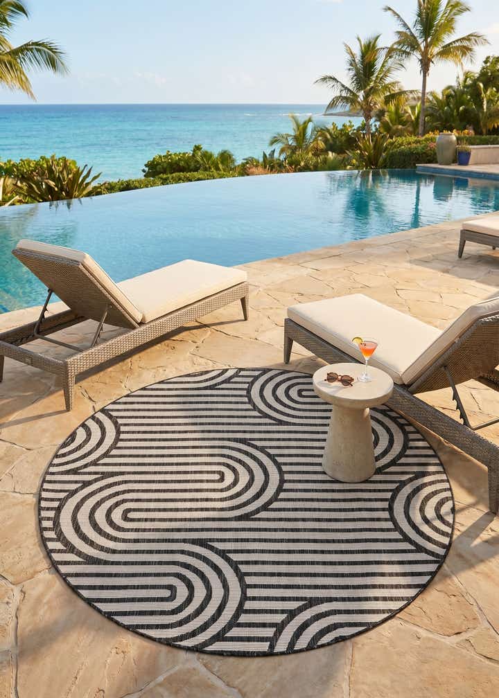 6' x 6' Easy-Clean Modern Indoor / Outdoor Round Rug