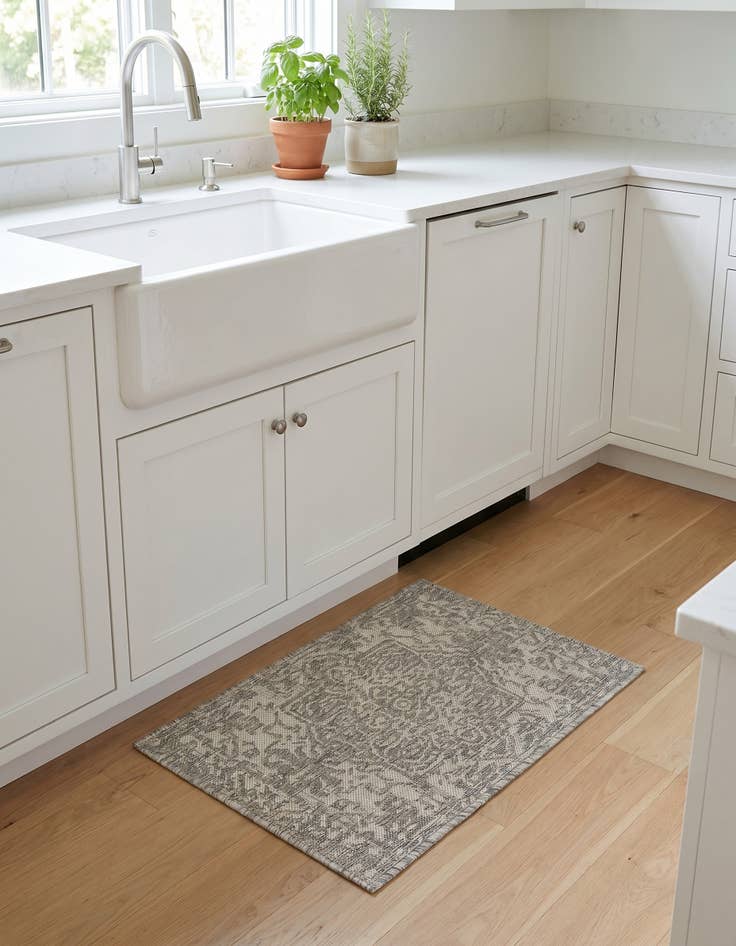 Detail image of 2' x 3' Easy-Clean Jill Zarin Dubai Indoor / Outdoor Rug
