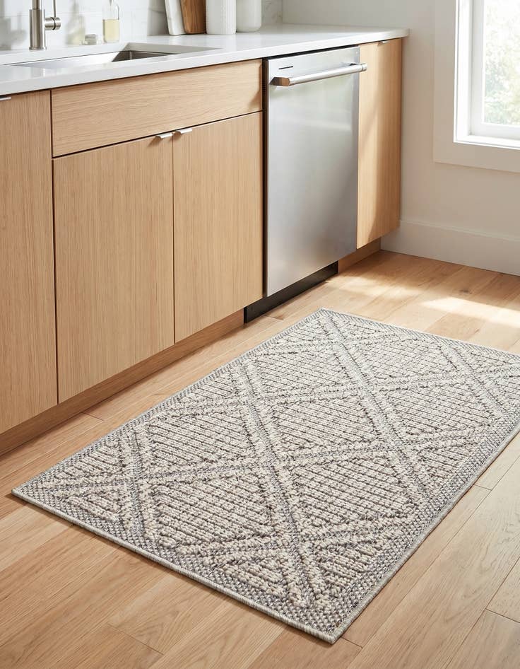 Detail image of 2' x 3' 1 Easy-Clean Trellis Indoor / Outdoor Rug