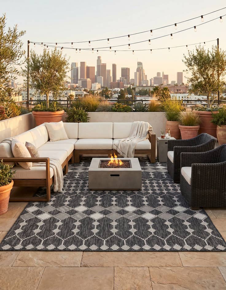 Detail image of 5' 3 x 8' Easy-Clean Trellis Indoor / Outdoor Rug