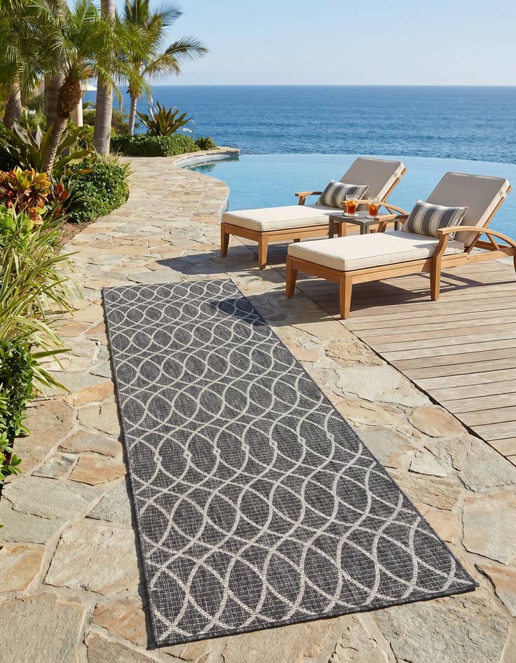 Detail image of 2' 7 x 10' Easy-Clean Lattice Indoor / Outdoor Runner Rug