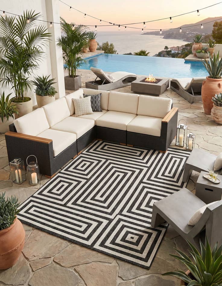 Detail image of 5' 3 x 7' Easy-Clean Modern Indoor / Outdoor Rug