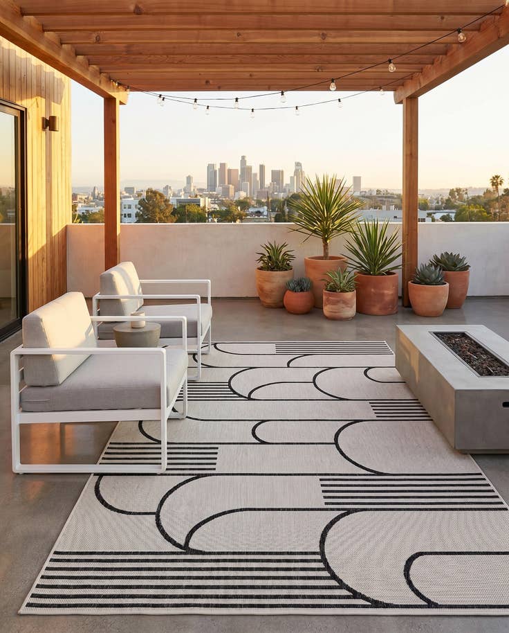 Detail image of 5' 3 x 8' Easy-Clean Modern Indoor / Outdoor Rug