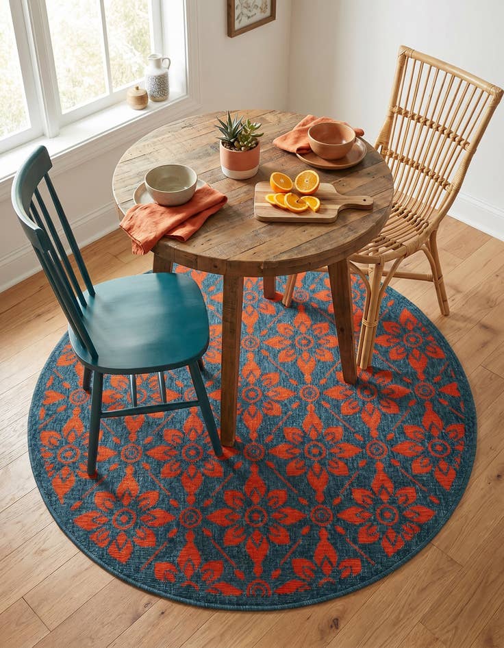 Detail image of 4' x 4' Easy-Clean Trellis Indoor / Outdoor Round Rug