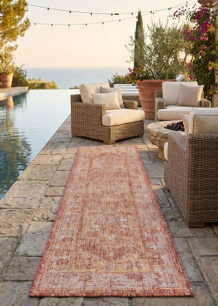 2' x 8' Easy-Clean Traditional Indoor / Outdoor Runner Rug