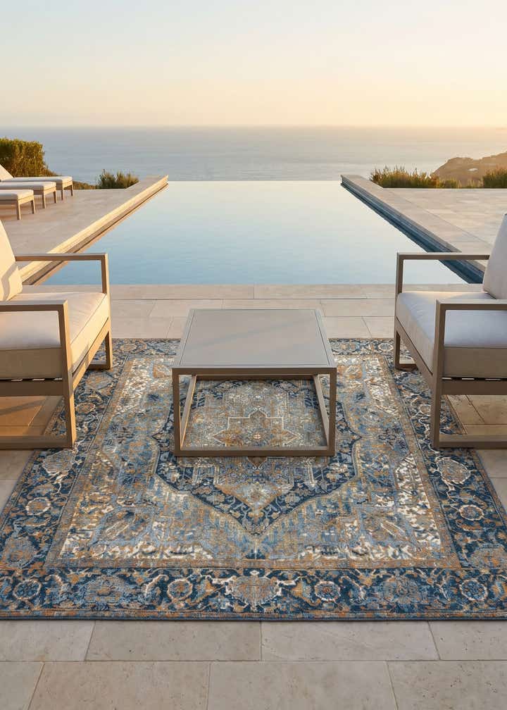 6' x 6' Easy-Clean Traditional Indoor / Outdoor Square Rug