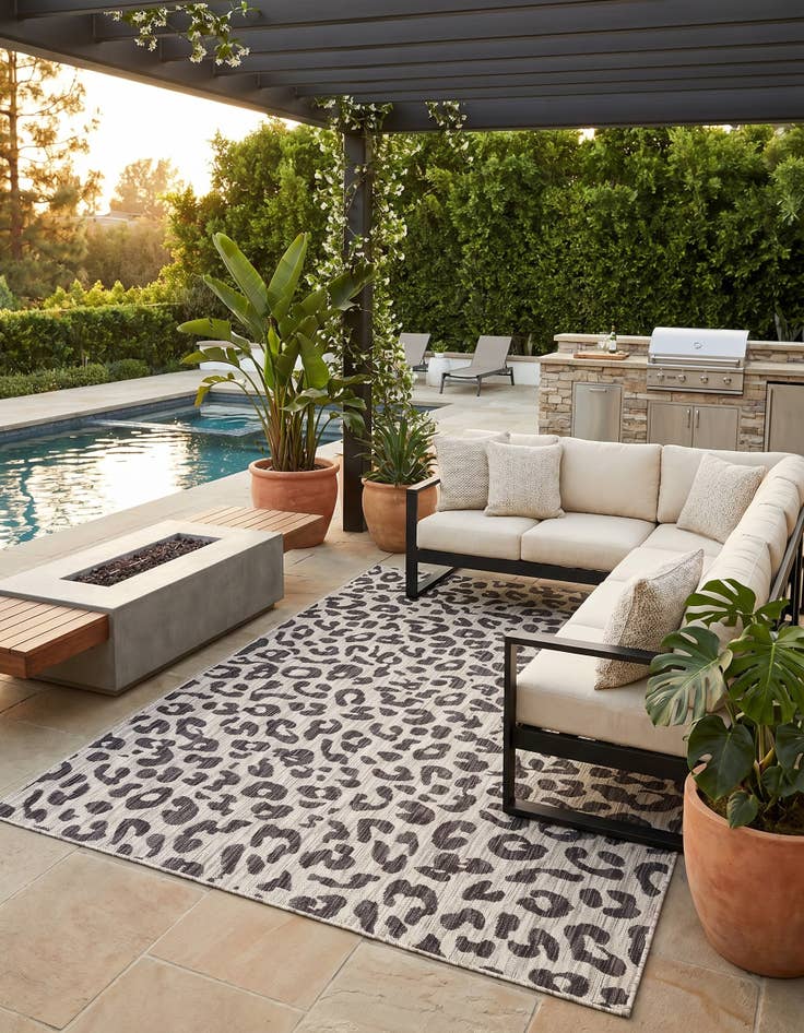 Detail image of 6' x 9' Easy-Clean Safari Indoor / Outdoor Rug