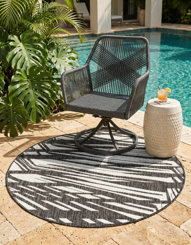 Detail image of 4' x 4' Easy-Clean Modern Indoor / Outdoor Round Rug