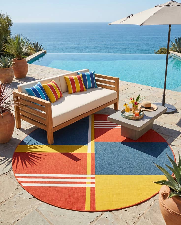 Detail image of 7' 10 x 7' 10 Easy-Clean Modern Indoor / Outdoor Round Rug