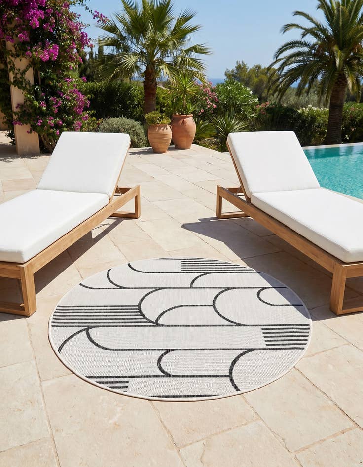 Detail image of 4' x 4' Easy-Clean Modern Indoor / Outdoor Round Rug