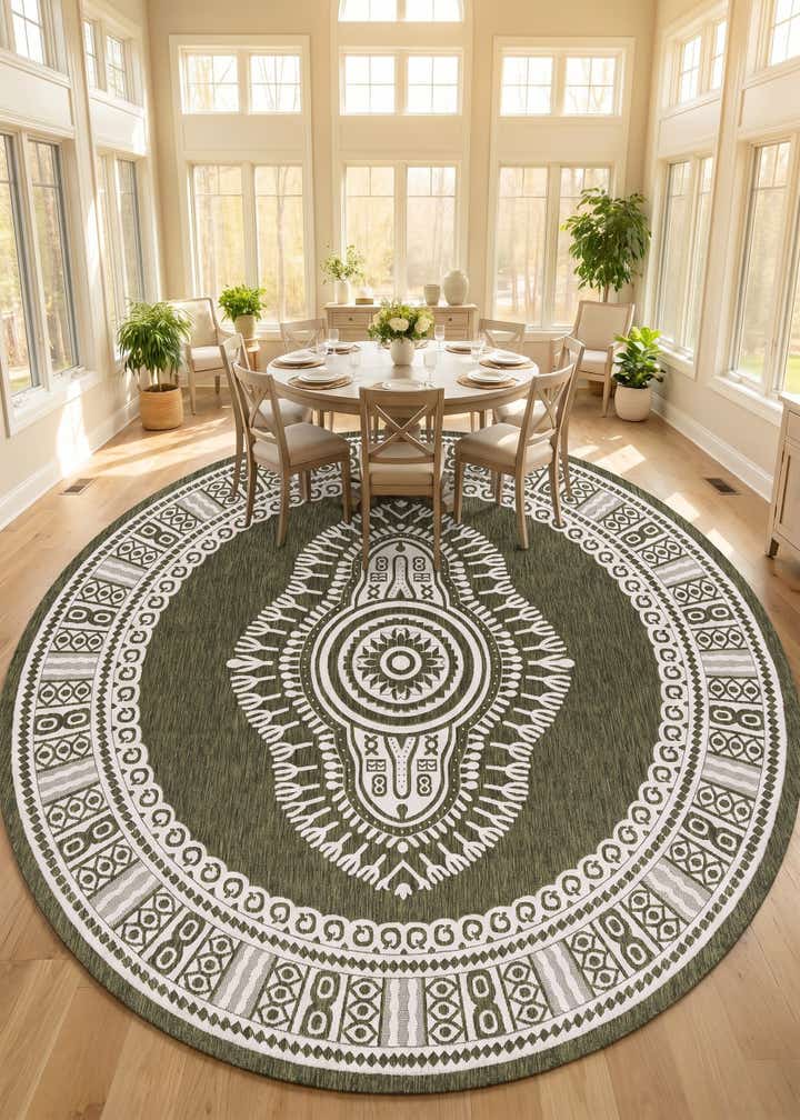 13' x 13' Easy-Clean Traditional Indoor / Outdoor Round Rug