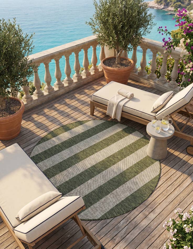 Detail image of 5' 3 x 5' 3 Easy-Clean Striped Indoor / Outdoor Round Rug