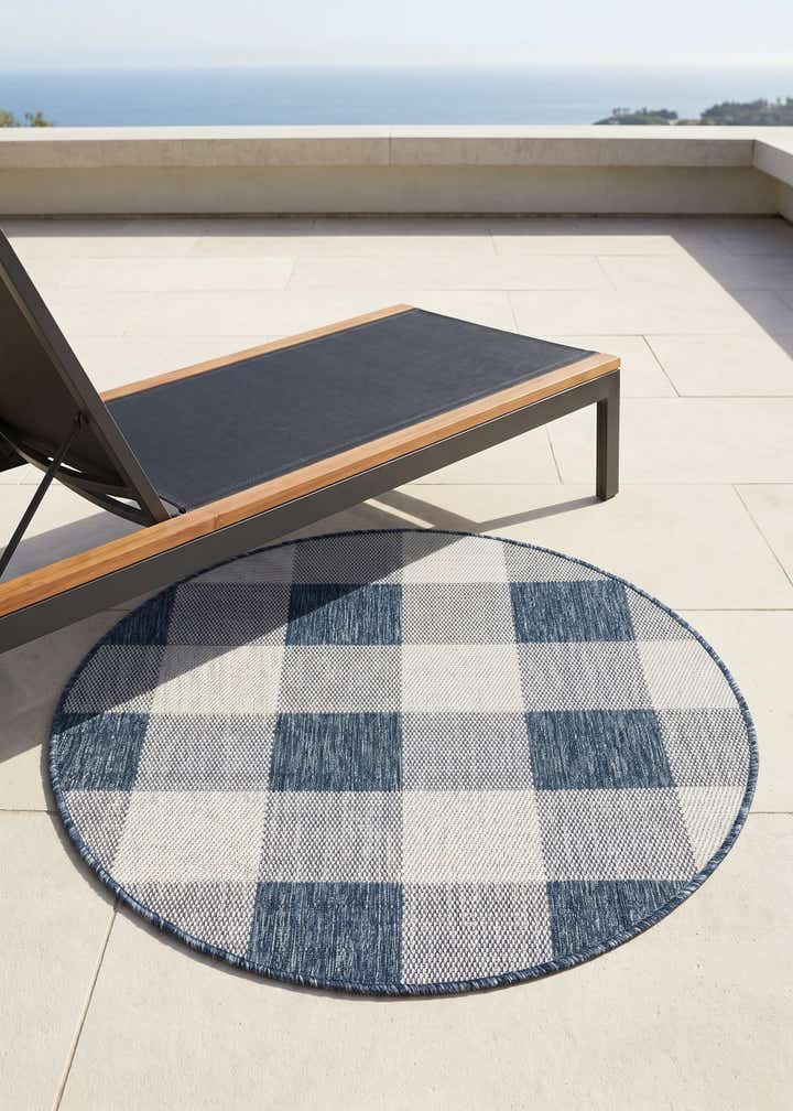 3' x 3' Easy-Clean Checkered Indoor / Outdoor Round Rug