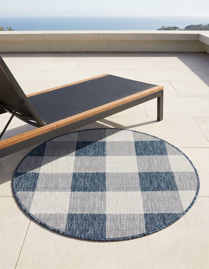 Detail image of 3' x 3' Easy-Clean Checkered Indoor / Outdoor Round Rug