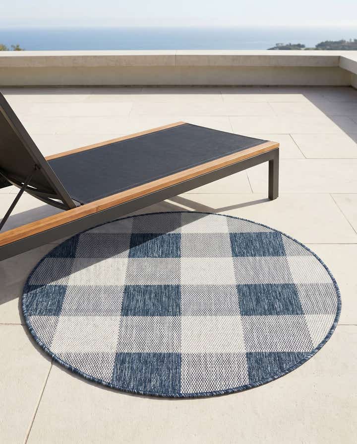 3' x 3' Easy-Clean Checkered Indoor / Outdoor Round Rug