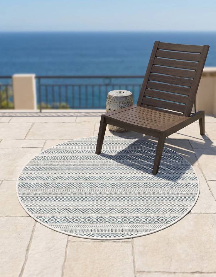 Detail image of 3' x 3' Easy-Clean Ribbon Indoor / Outdoor Round Rug