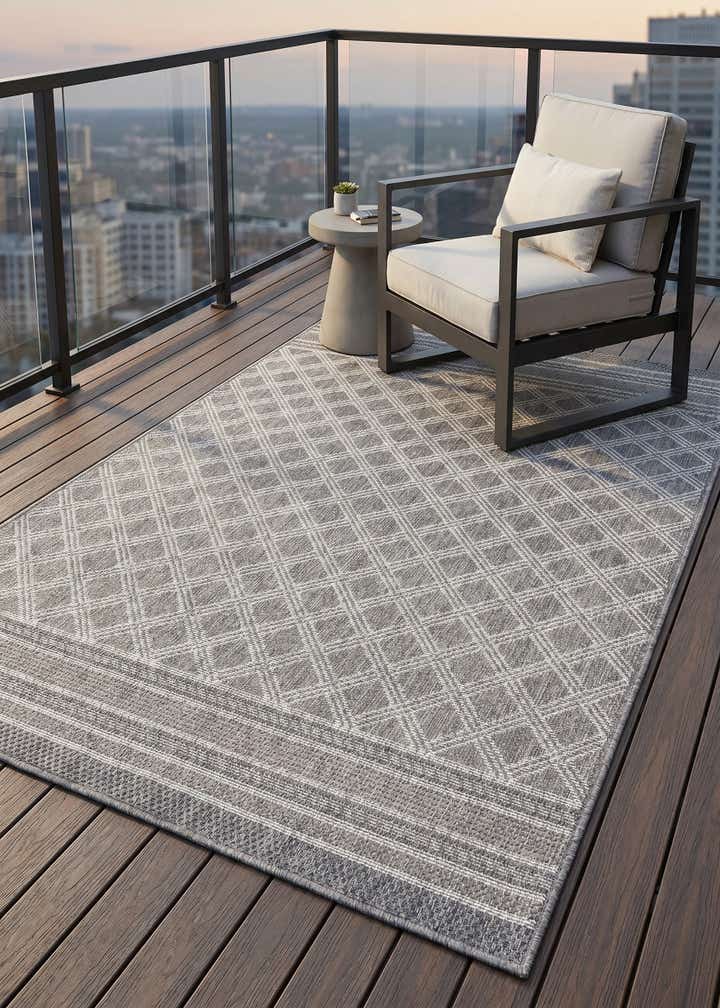 4' 1 x 6' 1 Easy-Clean Trellis Indoor / Outdoor Rug