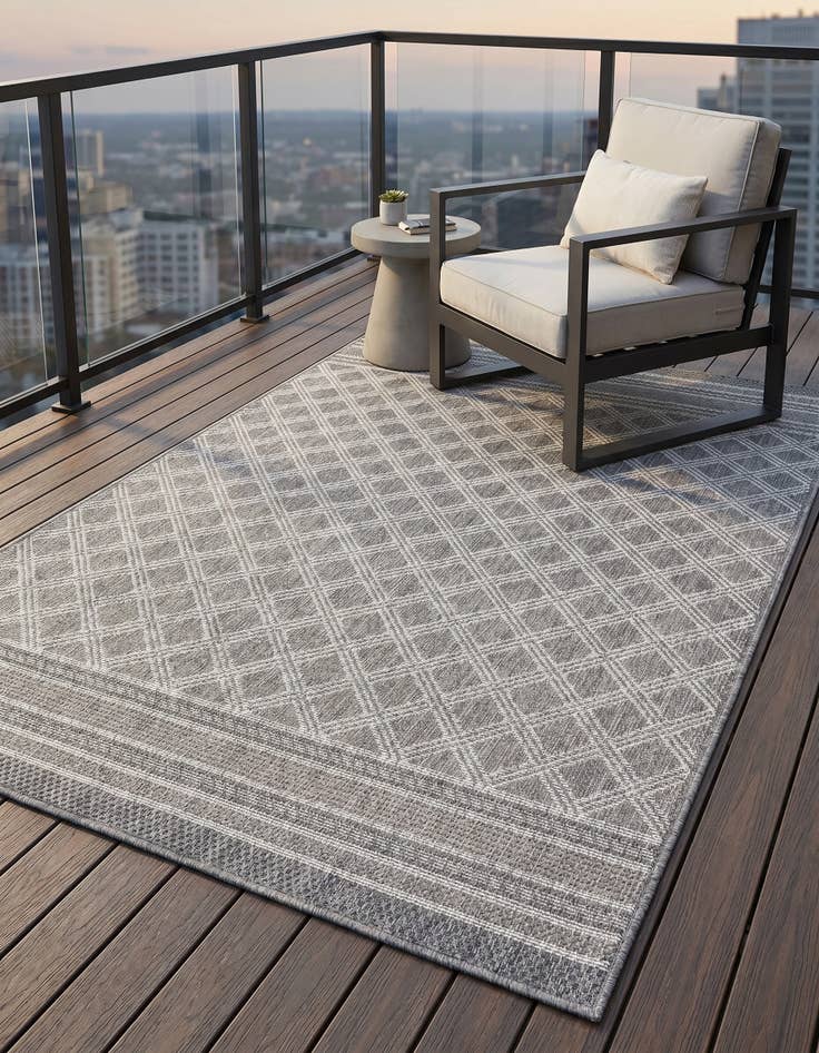 Detail image of 4' 1 x 6' 1 Easy-Clean Trellis Indoor / Outdoor Rug